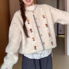 画像をギャラリービューアに読み込む, ストーブの前でお気に入りのレコードを聴く日の手編み風フラワーカーディガン_K0222