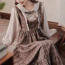 画像をギャラリービューアに読み込む, 暖炉の前で物語を読む少女のクラシックなチェックワンピース _K0263