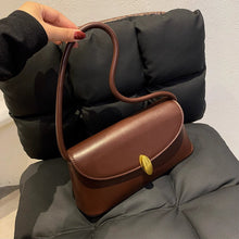 画像をギャラリービューアに読み込む, しなやかに流れるワンショルダーが際立つクラシカルボタンバッグ _K0240