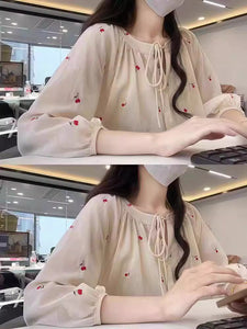 さくらんぼの赤い実とリボンの白い結び目が愛おしいブラウス_K0049