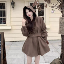 画像をギャラリービューアに読み込む, 雪景色の街で手を繋ぎたくなる、恋が加速するミニ丈コート_K0256