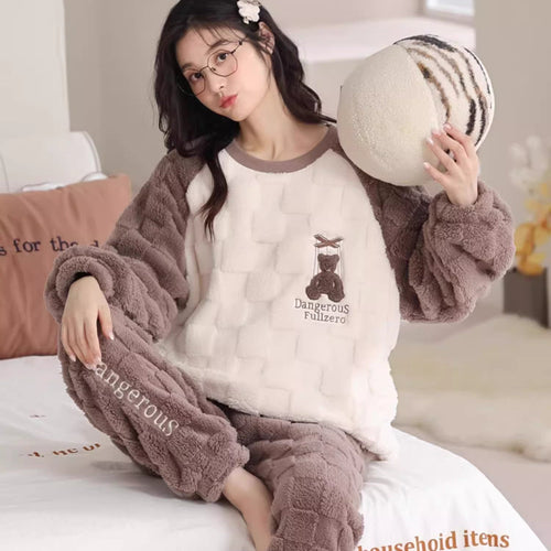 星が瞬く静かな夜にぬくもりのブランケットを抱きしめるやさしいくつろぎパジャマ _K0230