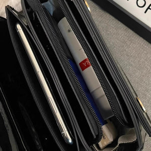 静かな夜のブティックホテルに似合うモードスクエアバッグ_K0174