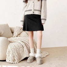 画像をギャラリービューアに読み込む, まだ街が目覚めきらない朝にそのまま外へ出たくなる彼女の厚底ファースリッパ _K0266