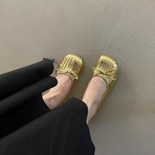 画像をギャラリービューアに読み込む, フランスの街角を歩くリボンバレエシューズ_N1782