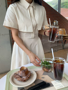 パンとコーヒーがおいしいカフェに行く日のワンピース_N1244