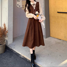 画像をギャラリービューアに読み込む, 花束を抱いて駅前のベンチに座る少女のレトロロングワンピ_K0201