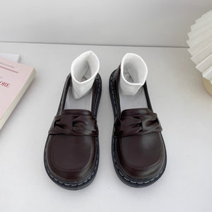 パリの文具店で便箋を選んでいた彼女のパンプス_K0038