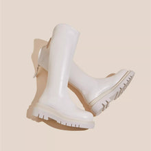 画像をギャラリービューアに読み込む, 夜のイルミに照らされて、自信をくれるロングブーツ _K0257