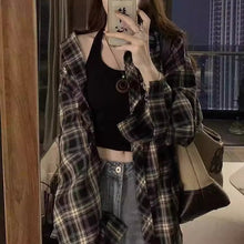 画像をギャラリービューアに読み込む, 雨上がりの街に溶け込むように、静かに寄り添うネイビーチェックシャツ _K0236