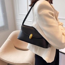 画像をギャラリービューアに読み込む, しなやかに流れるワンショルダーが際立つクラシカルボタンバッグ _K0240