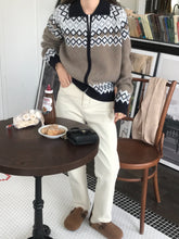 画像をギャラリービューアに読み込む, カフェで朝食を食べる日のノルディックジップアップカーディガン_N1761