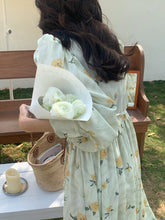 画像をギャラリービューアに読み込む, 【新作早割3/18まで】お花畑がキレイな公園でピクニックをする花柄パフスリーブワンピース_N3501