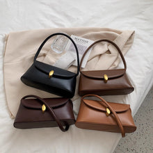 画像をギャラリービューアに読み込む, しなやかに流れるワンショルダーが際立つクラシカルボタンバッグ _K0240