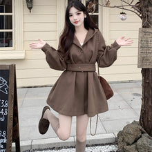 画像をギャラリービューアに読み込む, 雪景色の街で手を繋ぎたくなる、恋が加速するミニ丈コート_K0256