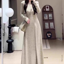 画像をギャラリービューアに読み込む, 木の床に映る影まで可愛く見せてくれるガーリーなロングワンピース _K0267