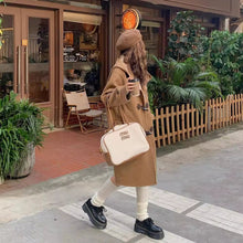 画像をギャラリービューアに読み込む, ロンドンの郊外に住む女の子のリバーシブルダッフルコート_K0227