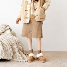 画像をギャラリービューアに読み込む, まだ街が目覚めきらない朝にそのまま外へ出たくなる彼女の厚底ファースリッパ _K0266