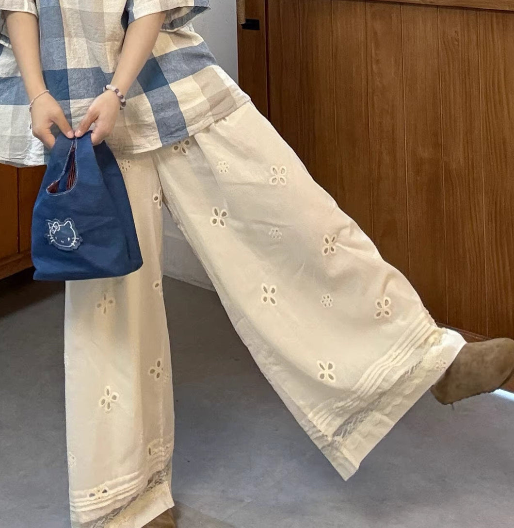 青いチェックと刺繍パンツで迎える、ちょっと特別な土曜日のコーデセット_K0023