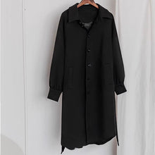 画像をギャラリービューアに読み込む, 花束を抱えて静かな朝の街を歩く少女のウエストベルトコート _K0262