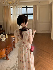 小さなログハウスと花の庭にぴったりだった夏の恋のワンピース_K0020