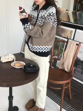 画像をギャラリービューアに読み込む, カフェで朝食を食べる日のノルディックジップアップカーディガン_N1761