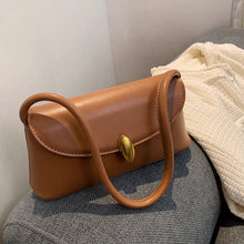 画像をギャラリービューアに読み込む, しなやかに流れるワンショルダーが際立つクラシカルボタンバッグ _K0240