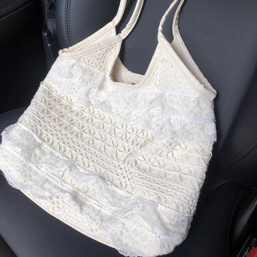 ビーチ帰りにサンダルと一緒に置きたくなる大容量レースバッグ_K0195