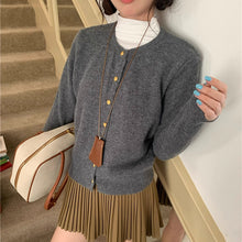 画像をギャラリービューアに読み込む, 恋文をしまった引き出しのようなアンティークボタンニット_K0213