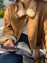 画像をギャラリービューアに読み込む, パリの郊外で暮らす女の子のリバーシブルフェイクムートンアジャケット_N1856