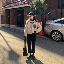 画像をギャラリービューアに読み込む, 映画のワンシーンに紛れ込んだ少女のふんわりチョコリボンアウター_K0233