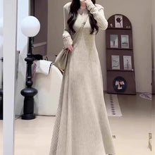 画像をギャラリービューアに読み込む, 木の床に映る影まで可愛く見せてくれるガーリーなロングワンピース _K0267