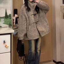 画像をギャラリービューアに読み込む, 夜景がきらめく高層レストランで、彼にエスコートされながら纏うロマンティックディナームードのファーコート _K0228