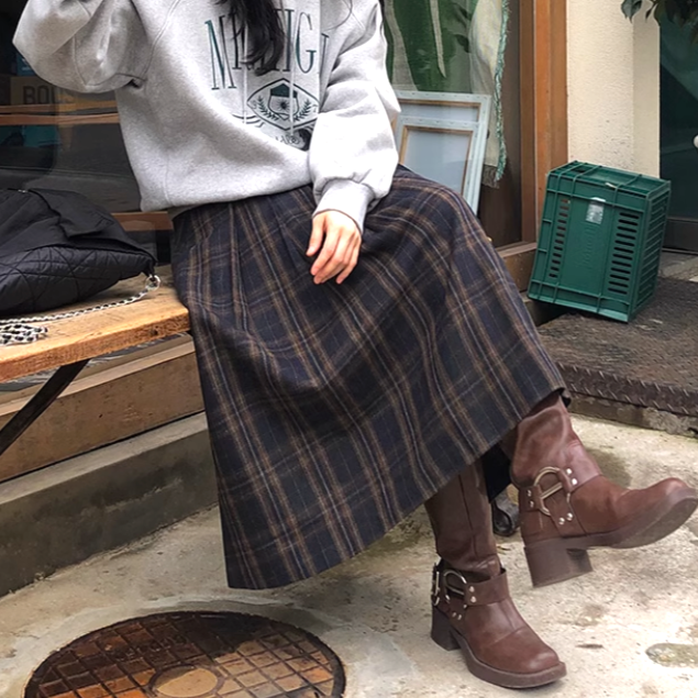 パンが美味しいカフェに立ち寄るAラインチェックスカート_N1793