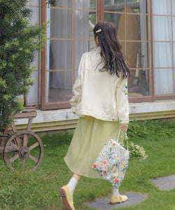実家のお花屋さんを手伝う女の子の刺繍デニムジャケット_N3531