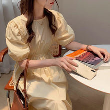 画像をギャラリービューアに読み込む, クラシックなカフェを巡る日のワンピース_Ｎ1305