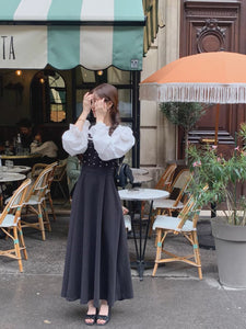 パリのカフェでモーニングをする日のワンピース_N1551