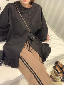 お洒落心を忘れない彼女のノーカラーフリルブラウス_N1630