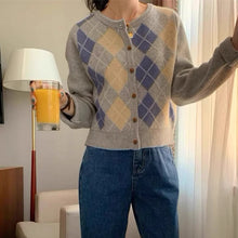 画像をギャラリービューアに読み込む, レトロな街を散歩する日のカーディガン_N1408