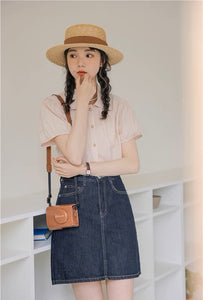 ときめく瞬間を写真に残す彼女のパフスリーブブラウス_N2233