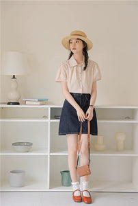 ときめく瞬間を写真に残す彼女のパフスリーブブラウス_N2233