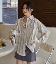 画像をギャラリービューアに読み込む, 珈琲ショップで朝食を食べる日のマルチストライプシャツ_N3516