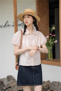 ときめく瞬間を写真に残す彼女のパフスリーブブラウス_N2233