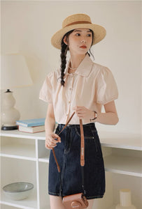 ときめく瞬間を写真に残す彼女のパフスリーブブラウス_N2233