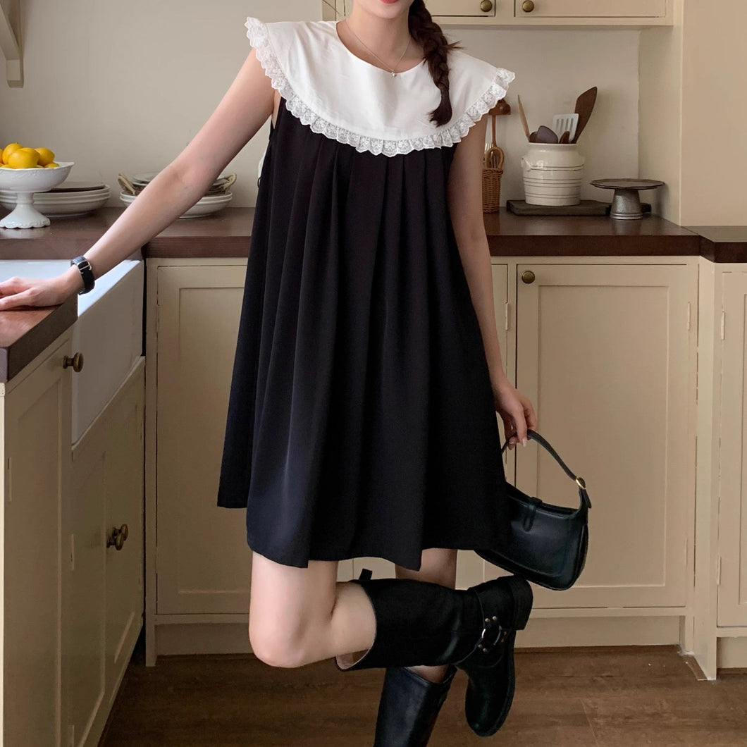 ヴィンテージ雑貨を集めるおしゃれな女の子のワンピース_N1338