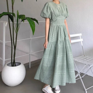 隠れ家カフェで女子会をする日のワンピース_N1316