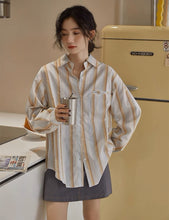 画像をギャラリービューアに読み込む, 珈琲ショップで朝食を食べる日のマルチストライプシャツ_N3516