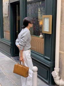 パリのおしゃれなお洋服屋さんを巡る日のニットトップス_N1564