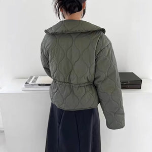 おしゃれ好きな彼女のフリルカラーキルティングジャケット_N1702
