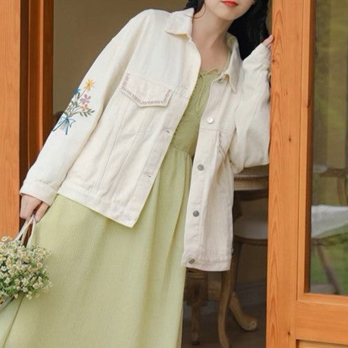 【新作早割3/31まで】実家のお花屋さんを手伝う女の子の刺繍デニムジャケット_N3531